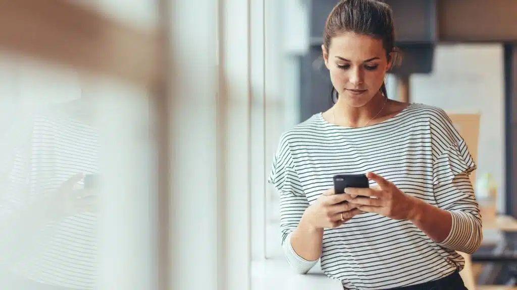 A woman researching PT clinics on her phone.